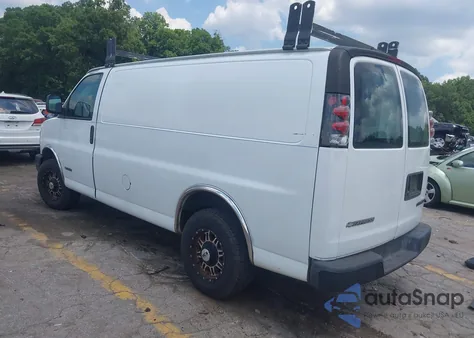 2005 Chevrolet Express G3500 from USA, damaged, VIN 1GCHG35UX51104864